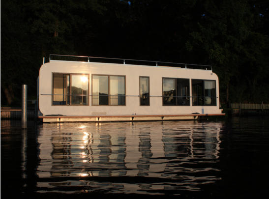 Hausboot Berlin White Aussenansicht Wasserseite mieten